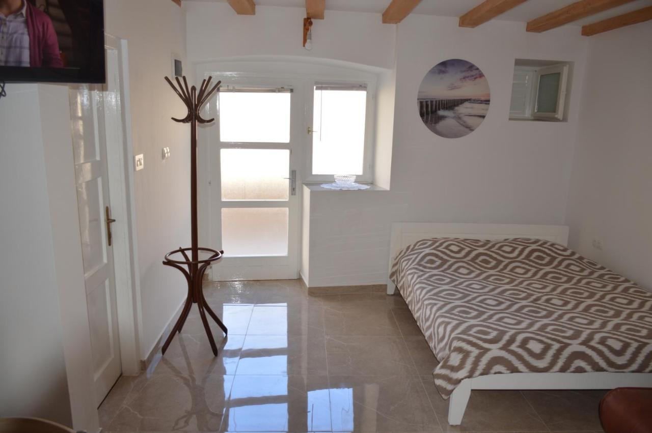 Studio Apartman Kata Prvic Sepurine Dış mekan fotoğraf